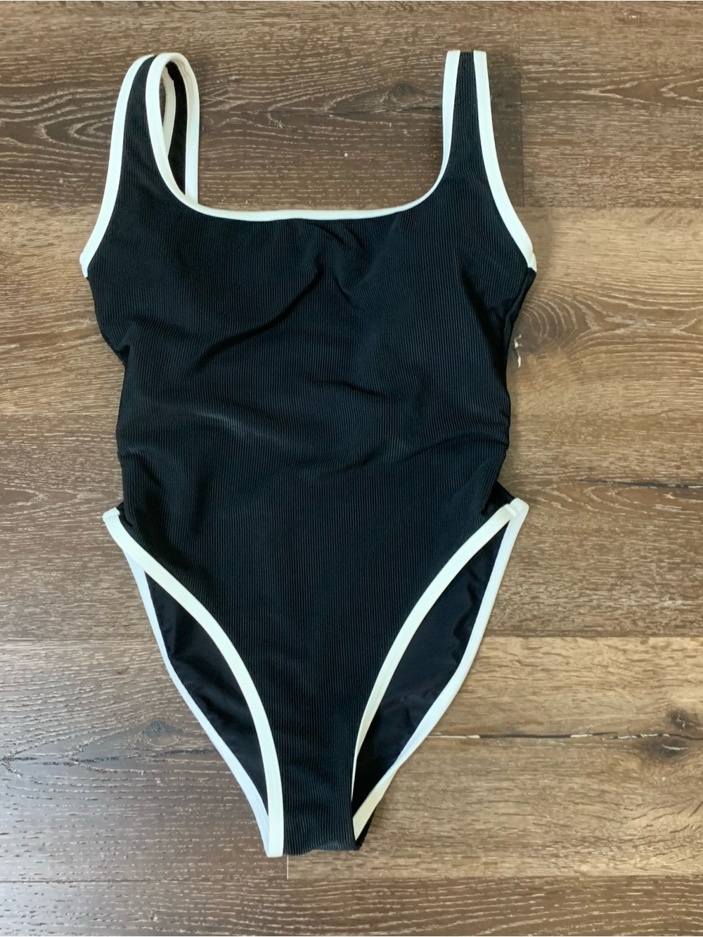 Lain snow womens black ribbed one piece swimsuit L